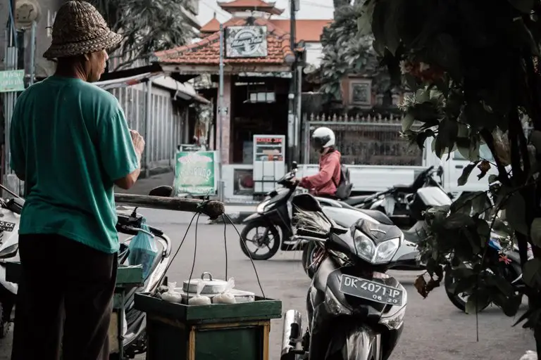 Varias motos de alquiler en Bali