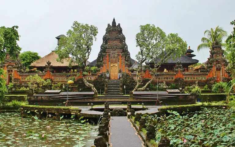 El templo de Saraswati en el centro de Ubud, Bali