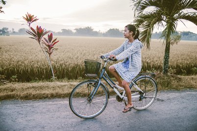 Paseo en bicicleta por los campos de arroz de Bali